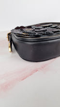 Load image into Gallery viewer, Coach 1941 Saddle 23 Bag in Black & Burgundy Tea Roses Appliqué Crossbody Shoulder Bag - Coach 38195