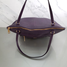 Load image into Gallery viewer, F54687 Coach Tyler zip top tote purple handbag