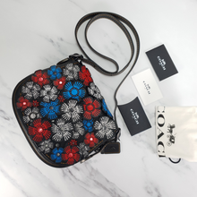 Load image into Gallery viewer, Coach 1941 Saddle 23 Tea Rose Applique red white blue 38195