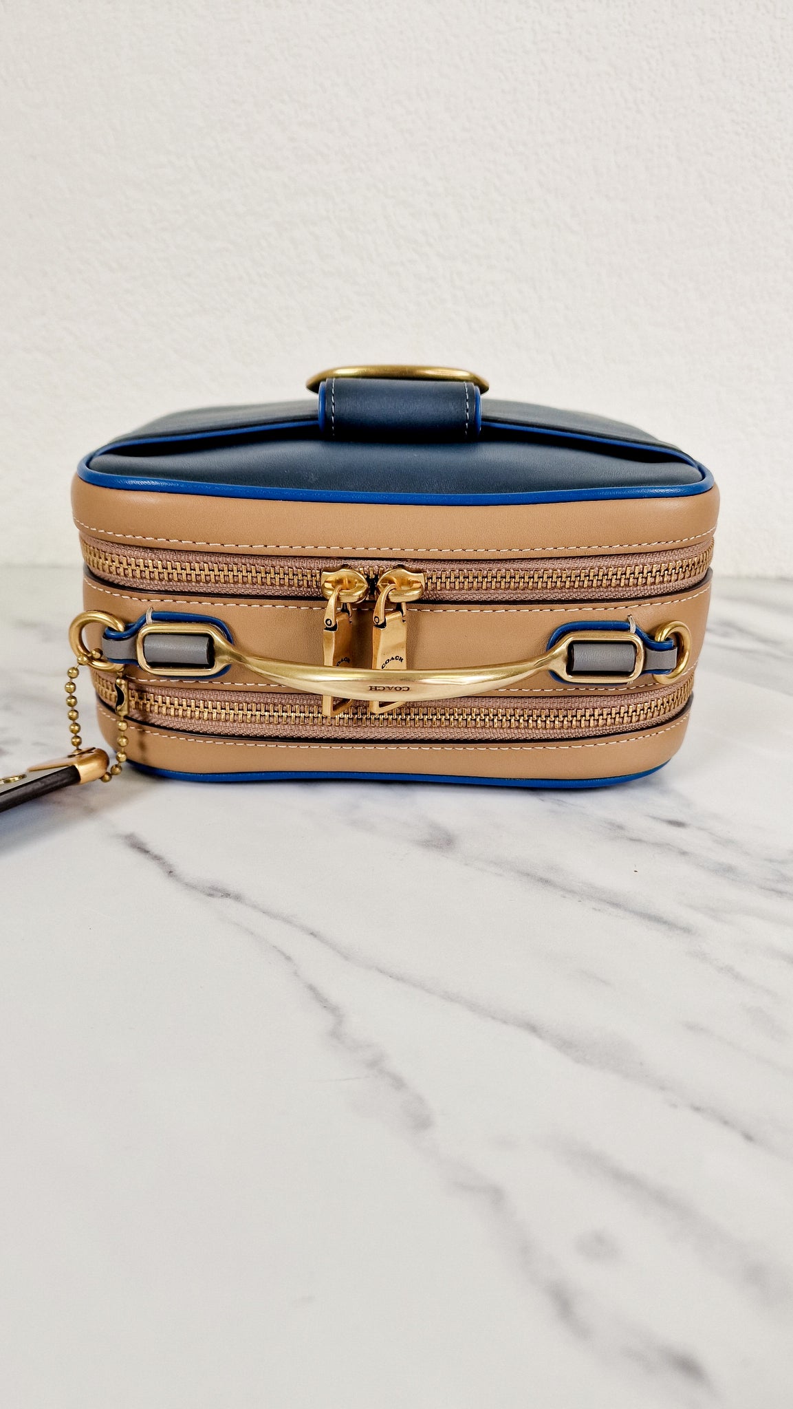 Riley lunchbox bag in signature canvas deals
