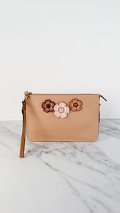 Coach Soho with Tea Roses in Smooth Beechwood Leather Colorblock - Crossbody Bag Wristlet Clutch - Beige Coach 28429