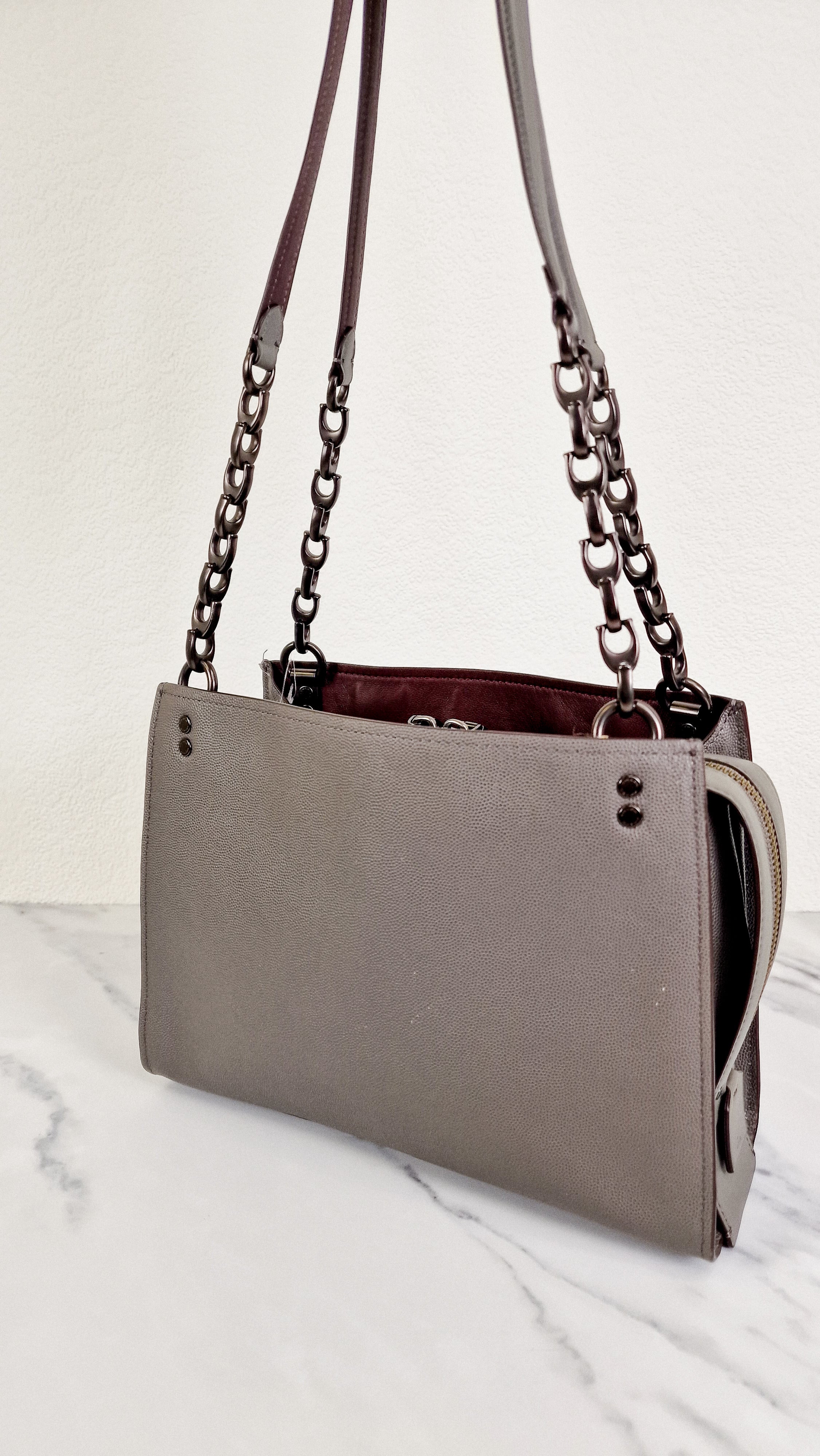 COACH SMALL SLING BAG WITH CLASSIC DESIGN AND CHAIN