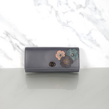 Load image into Gallery viewer, Coach Glovetanned Turnlock Wallet Midnight Navy with customization Tea Roses
