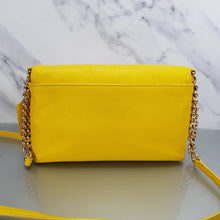 Load image into Gallery viewer,  53083 Coach Crosstown crossbody bag chain banana yellow turnlock

