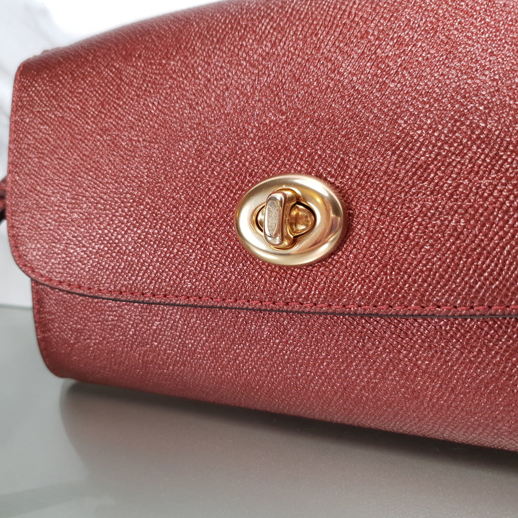 COACH EDGE GOLDTONE STUDS RED HEART COIN CASE IN CROSSGRAIN LEATHER with  TASSEL - NEW with TAG!