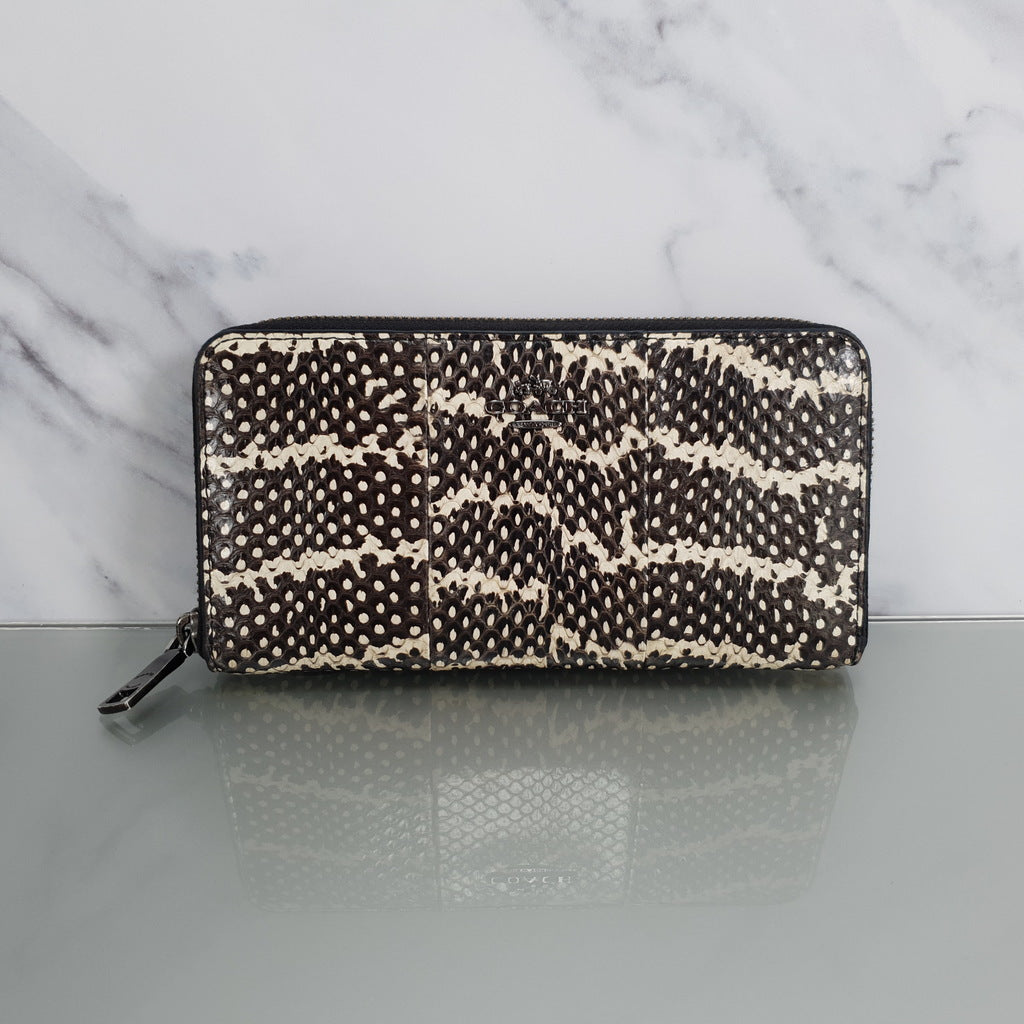 Snakeskin wristlet 2024